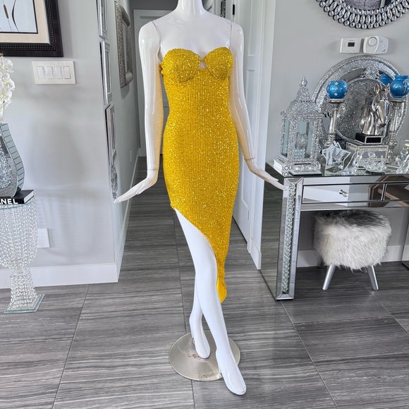 Dresses & Skirts - NWOT 🌼 Yellow Sequin Strapless Asymmetrical Dress